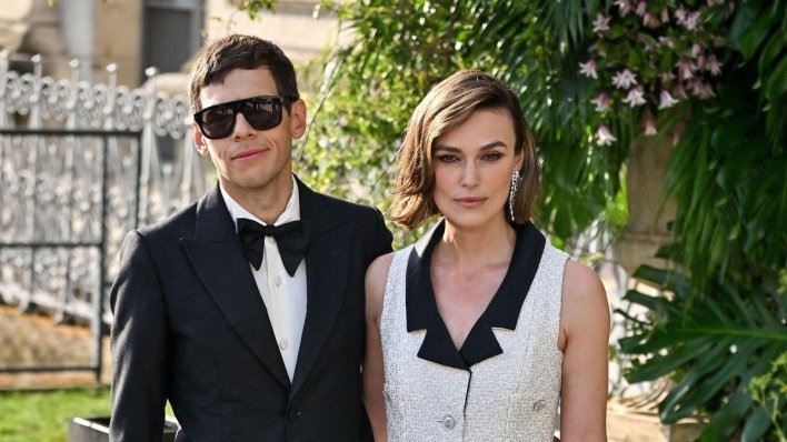 Tako je chic: Odlična frizura Keire Knightley zasjenila je i crno-bijeli stajling