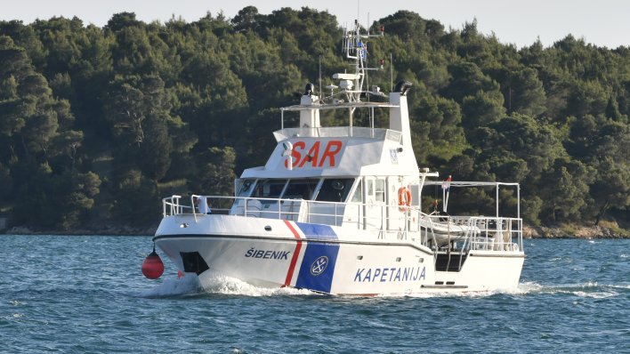 Na otoku Kaprije kod Šibenika se prevrnuo katamaran: Strani državljani prevezeni u bolnicu