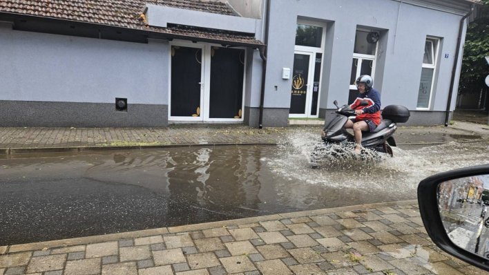 Nevrijeme u Slavoniji: Nagla tuča zaustavila promet u Slavonskom Brodu