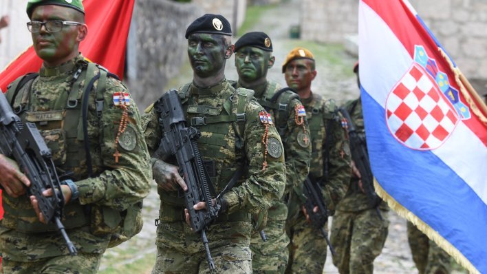 Selak Raspudić predložila novi službeni pozdrav Hrvatske vojske