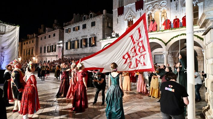 Otvorene Dubrovačke ljetne igre: 'Dosta je! Nasilje nije rješenje. Pohlepa nije put. Čovjek nije broj. Kultura nije bijeg'