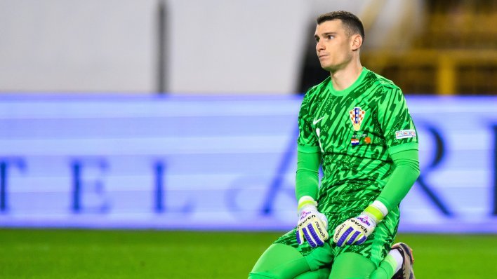 Dominik Livaković u bezizlaznoj situaciji; Jose Mourinho ga je nakon ovog prekrižio