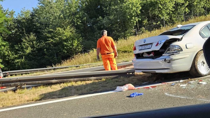 Automobil udario u zaštitnu ogradu na A1: Jedna osoba poginula, druga ozlijeđena