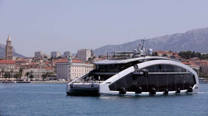 Prava senzacija: Superjahta budućnosti iz Dubrovnika stigla u Split