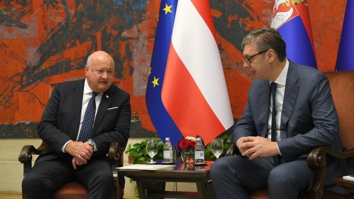 Austrijski kancelar iznenađen Vučićevom reakcijom na pitanja novinara: 'To se mora izdržati'