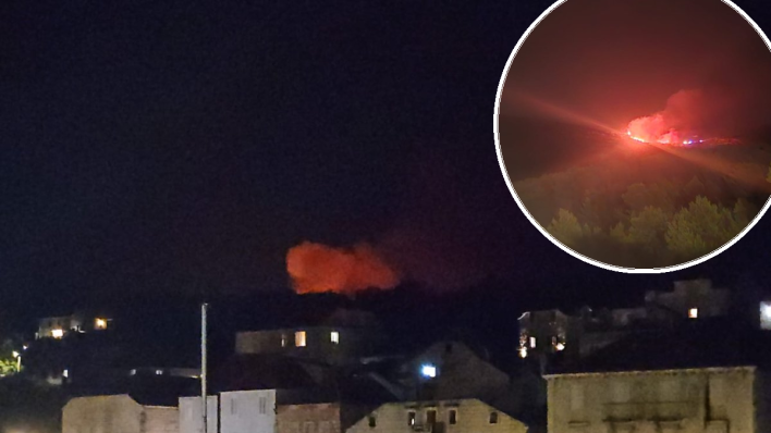 Požar u Milni na Braču se proširio, gase ga svi vatrogasci s otoka