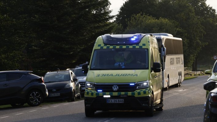 Teška nesreća u Danskoj: Vlak udario u vozilo i iskočio iz tračnica, jedna osoba poginula