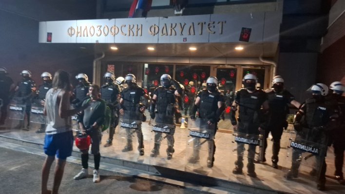 štiti ga policija