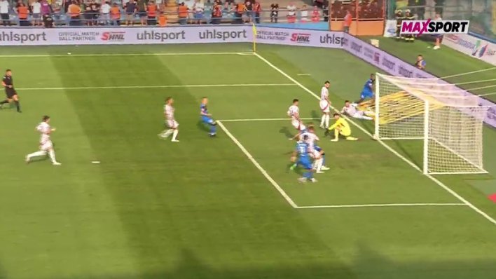 Nestvarno! Pogledajte autogol Hajdukovog golmana