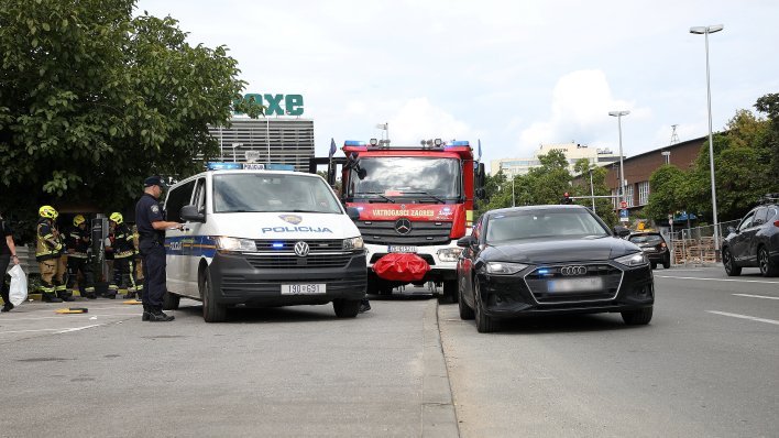 U Zagrebu se sudarili automobil i vatrogasno vozilo pod sirenom i rotirkama