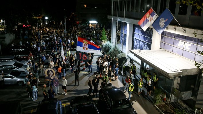 Novi prosvjedi u Srbiji: Građani blokirali RTS i vikali: 'Vučiću, ostavka!'