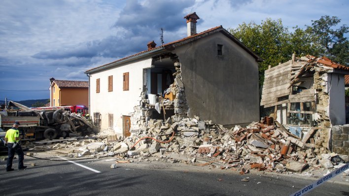 Strašna nesreća u Sloveniji: Sudarila se dva kamiona i gotovo srušila kuću