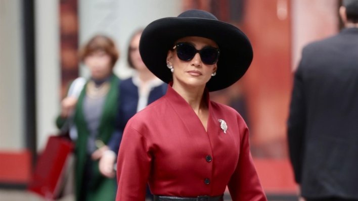 J.Lo, zar si to ti? Njezino damsko izdanje sa šeširom sve je zbunilo