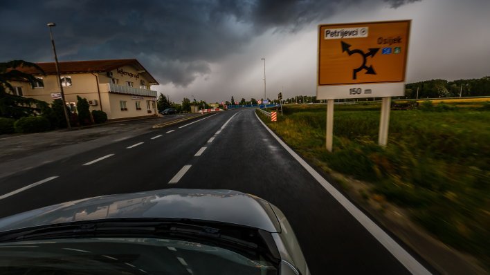 Kaos u Slavoniji zbog oluje: Tisuće ostalo bez struje