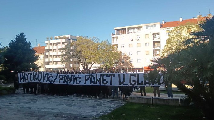 [VIDEO] Torcida stigla pod prozor županu Blaženku Bobanu