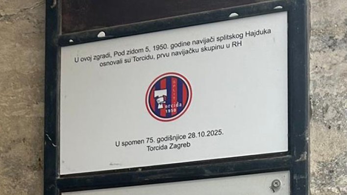 Torcida u centru Zagreba postavila ploču: Odmah je skinuta