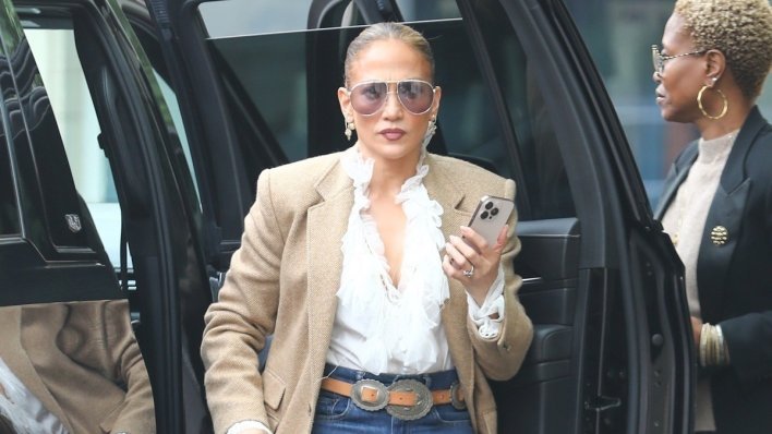 Jennifer Lopez odala počast ludim 70-ima: Vruće komade sezone prilagodila vlastitom stilu