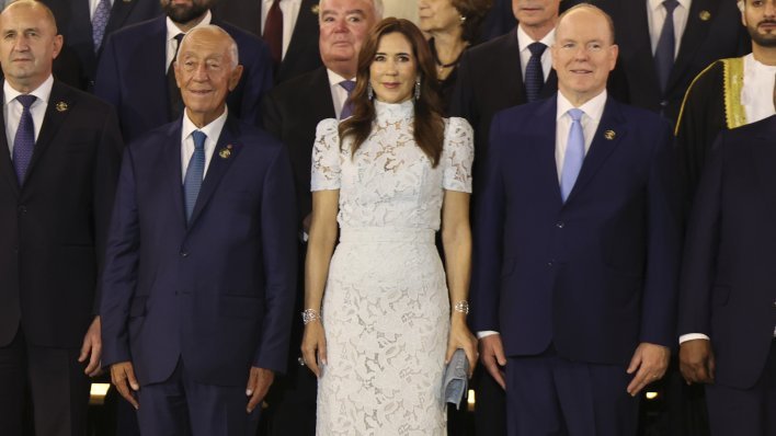 Elegancija bez konkurencije: Kraljica koja nikad ne griješi oduševila modnim izborom