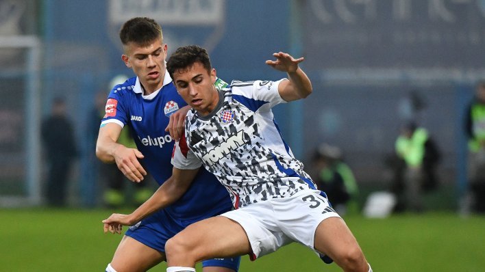 Hajduk ni s igračem više nije uspio slomiti Slaven. Pogledajte bizarno isključenje i promašaj Šege