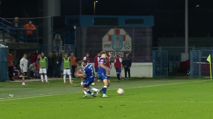 Pogledajte najbrutalniji faul sezone, Bamba čudom nije teško ozlijeđen: 'Ubio je čovjeka'