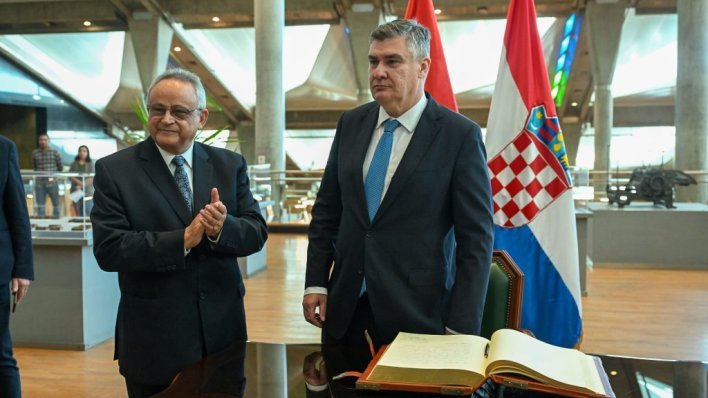 Milanović posjetio Aleksandrijsku knjižnicu, donirao im posebne knjige