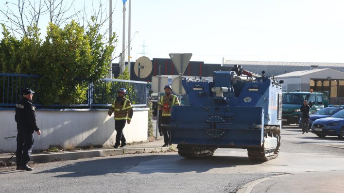 FOTO Pogledajte specijalno vozilo koje gasi veliki požar u Svetoj Nedelji