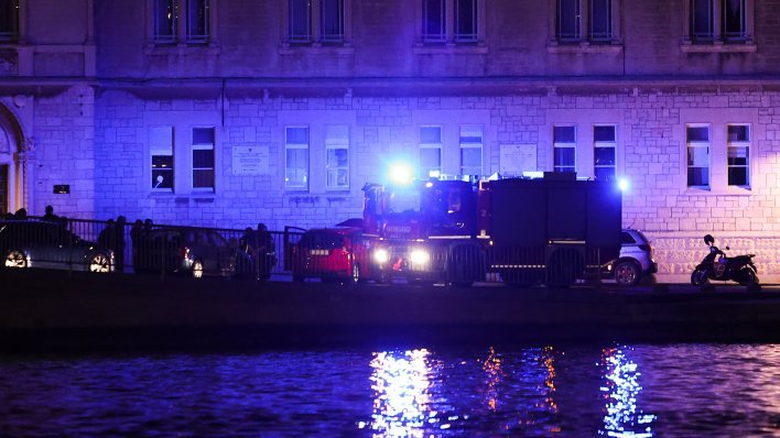 Užas u Trogiru: Zabio se u parkirane automobile i poginuo