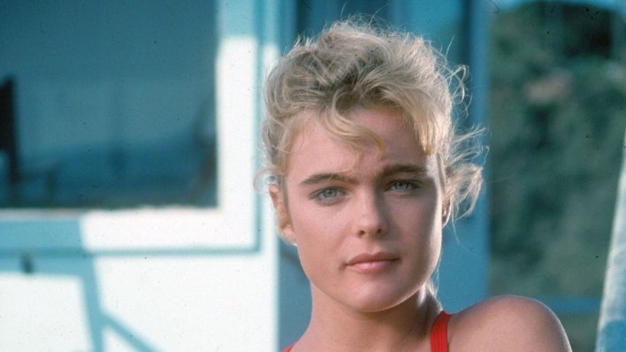 ERIKA ELENIAK