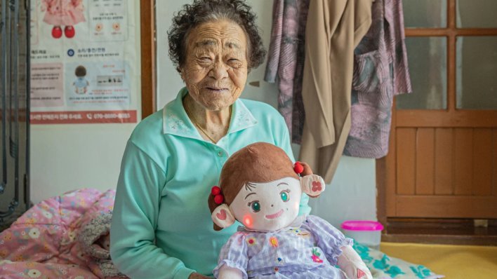 Ovdje je usamljenost nacionalni problem. To je državu natjeralo na neuobičajeno rješenje u domovima za starije