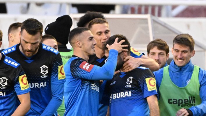 Poslušajte reakciju komentatora MAXSporta na čudesni gol Duvnjaka na Poljudu. 'Ja sam mislio da to ide u more...'