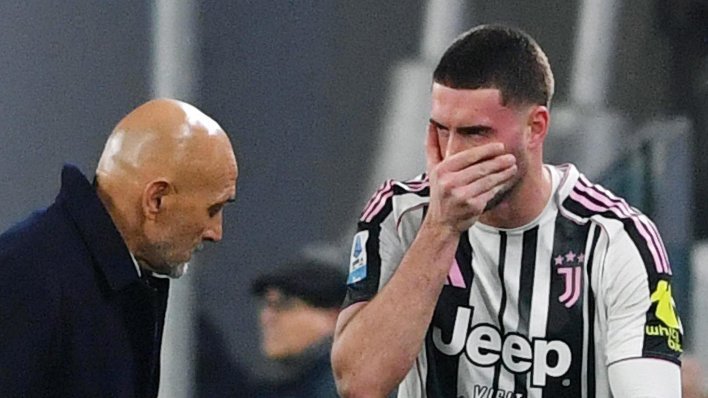 Dušan Vlahović u suzama izašao s terena