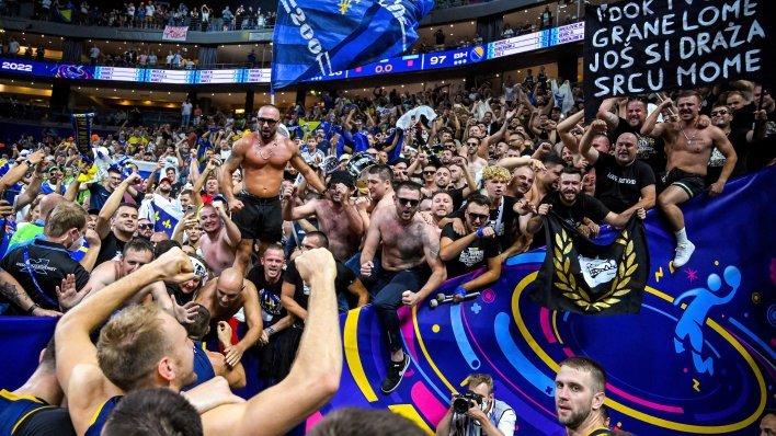 Navijači BiH na utakmici protiv Srbije uputili poruku Vučiću i vrijeđali ga