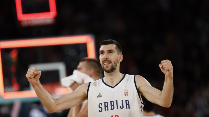 Srbija u dramatičnoj utakmici u Sarajevu pobijedila BiH u borbi za Svjetsko prvenstvo