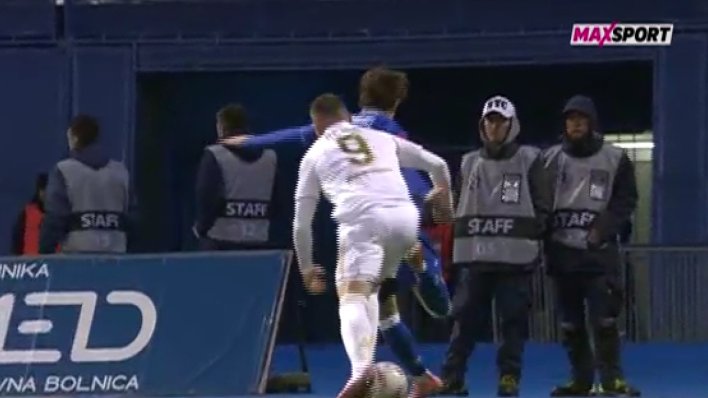 Kolarić dosudio penal za Dinamo, a onda ga poništio nakon nevjerojatno duge provjere! Pogledajte što se dogodilo
