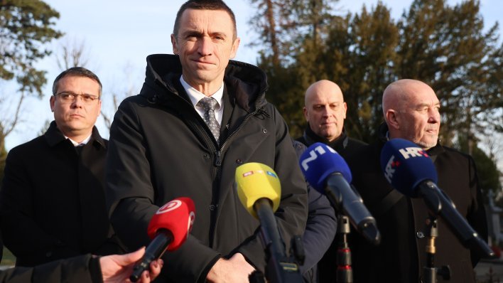 o peticiji protiv klečavaca