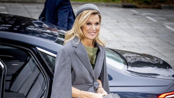 Elegantna kraljica ne odustaje od svog omiljenog modnog dodatka