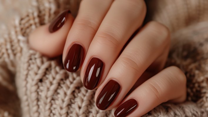 Zaboravite na crveni lak za nokte: Ova boja sada je hit, a izgleda tako chic
