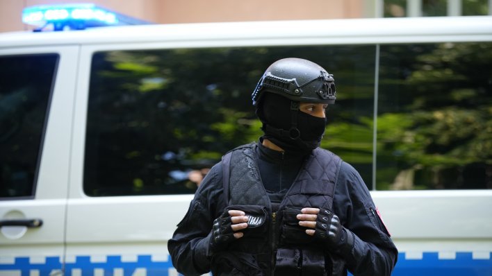 Uzbuna u BiH: Masovne dojave prijetnje bombama u školama, učenici evakuirani