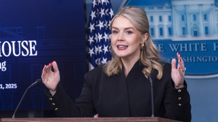 Jedna fotografija zapalila je internet: Portret Trumpove glasnogovornice podijelio javnost