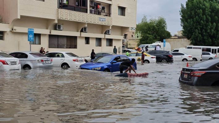 VIDEO Nevjerojatni prizori iz pustinje: Dubai pod vodom, ulice postale rijeke