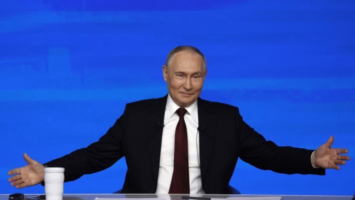 U Putinovom obraćanju osvanule provokativne poruke: 'Vladimiroviću, može piće?'