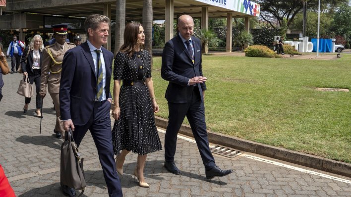 Kate Middleton kao uzor: Elegantna kraljica u haljini šarmantnog uzorka ukrala show