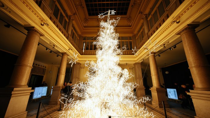 Pogledajte zadivljujuću božićnu instalaciju Saše Šekoranje u Oktogonu