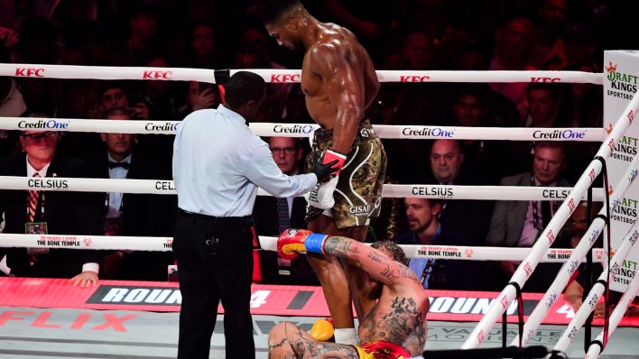 I sudac 'poludio' na Joshuu i Paula: 'Navijači nisu platili kako bi gledali ovo sr*nje'