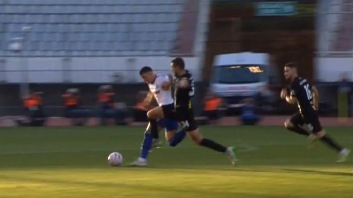 Pogledajte kako je isključen igrač Vukovara. Sudac isprva nije ništa dosudio