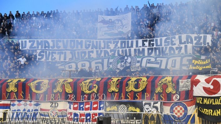 Torcida zapalila transparent Green Dragonsa na Poljudu