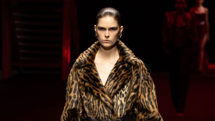 Jedni ga preziru, drugi obožavaju: Na modnu scenu vraća se kaput oko kojeg se uvijek lome koplja