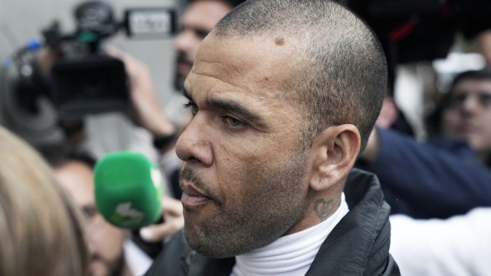 Legendarni Dani Alves kupuje portugalskog trećeligaša