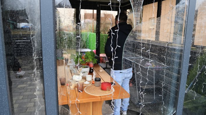 Preko 200 gelera na terasi nakon bačene bombe na kuću: 'Ne znamo što nas čeka kad otvorimo vrata'