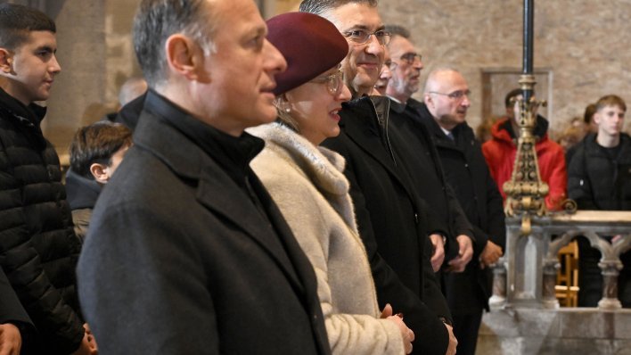 VIDEO/FOTO Božićna misa u Zagrebačkoj katedrali: Došli Plenković, Jandroković, Božinović...